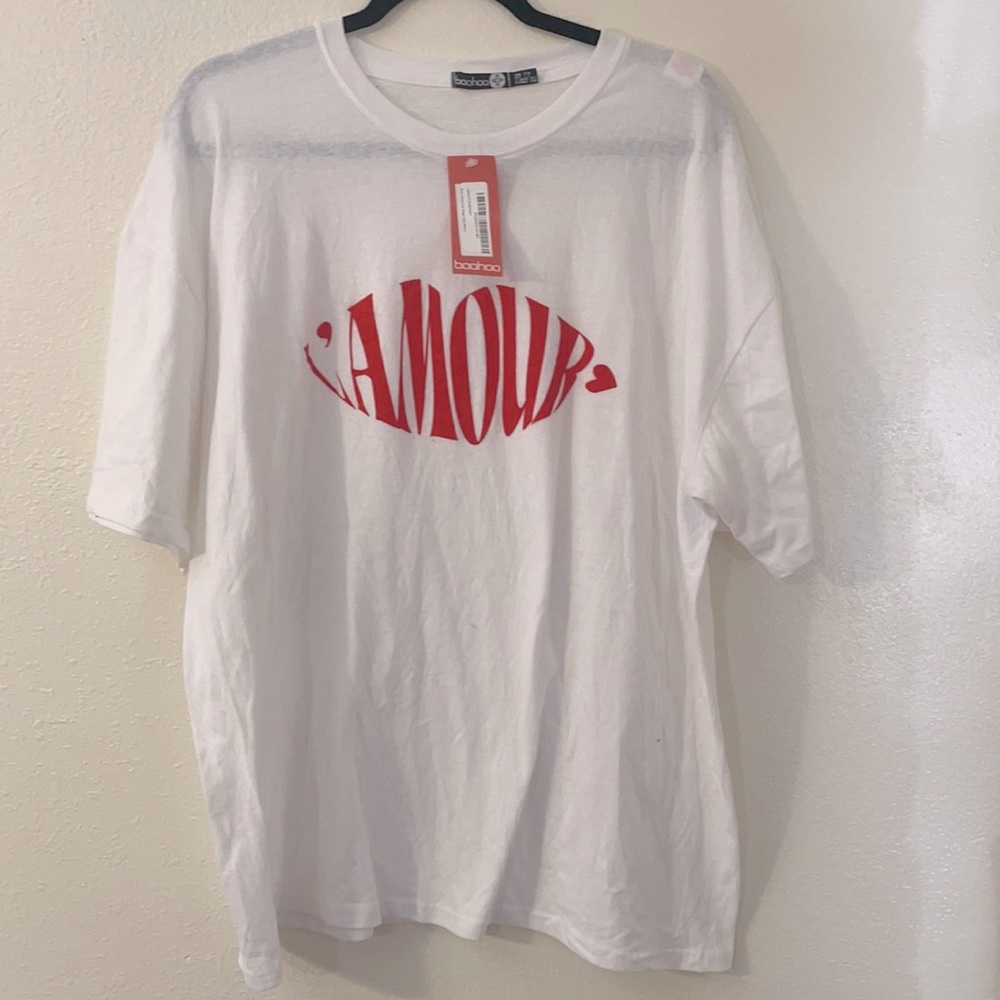 GRAPHIC TEE